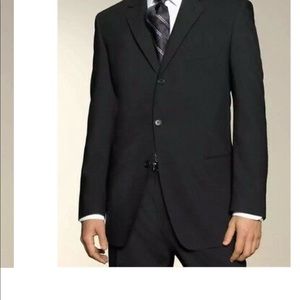 Lightly worn Hugo Boss black suit - 42L